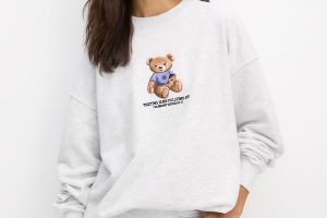 EMBROIDERED BEAR SWEATSHIRT