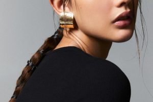 Golden maxi hoop earrings